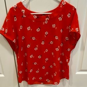 Banana Republic Red Floral Blouse | Size Medium | Lightweight business causal